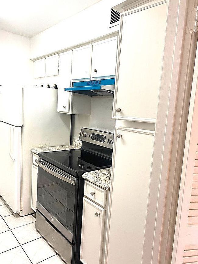 Additional photo 2 of property located at 4649 Wild Indigo St Apt 337