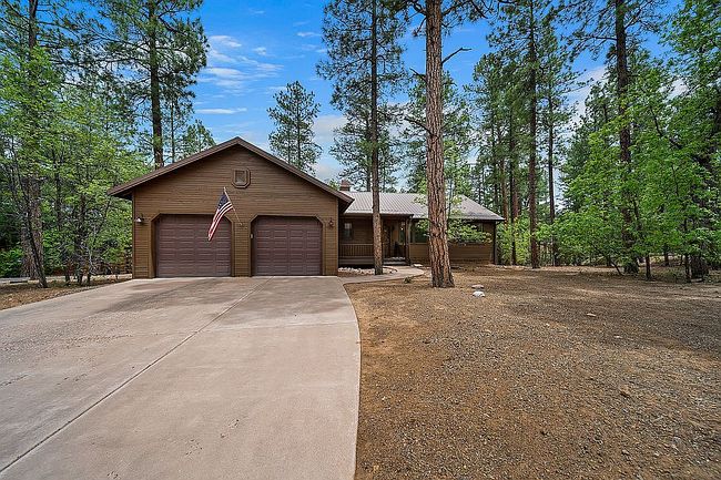 Image of 1601 S Spruce Ln