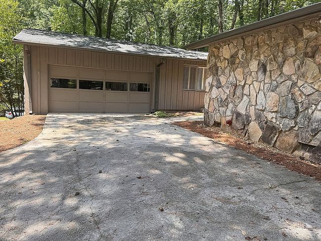 Photo of 235 Trailmore Ct, Roswell, GA
