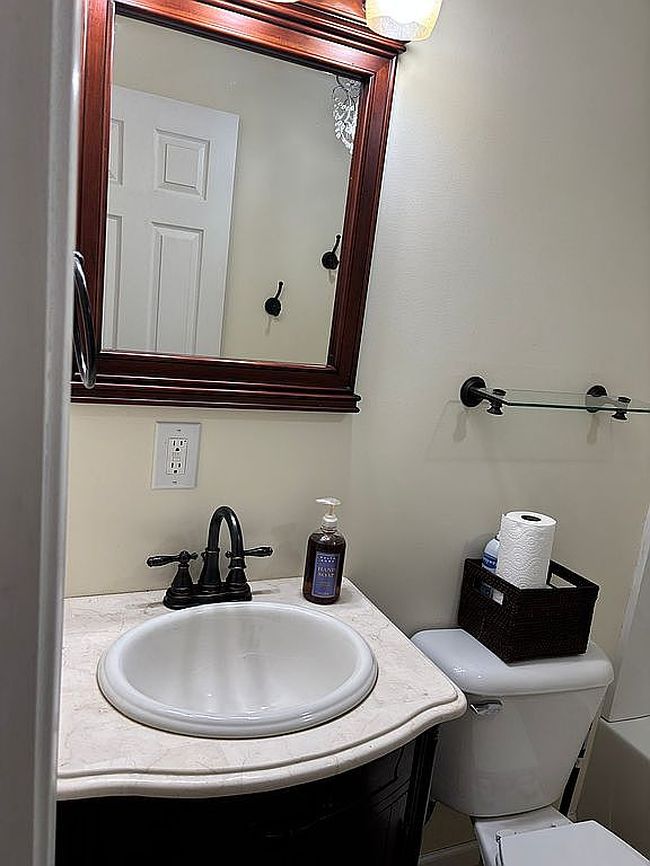 Image of 737 Phillip Cir
