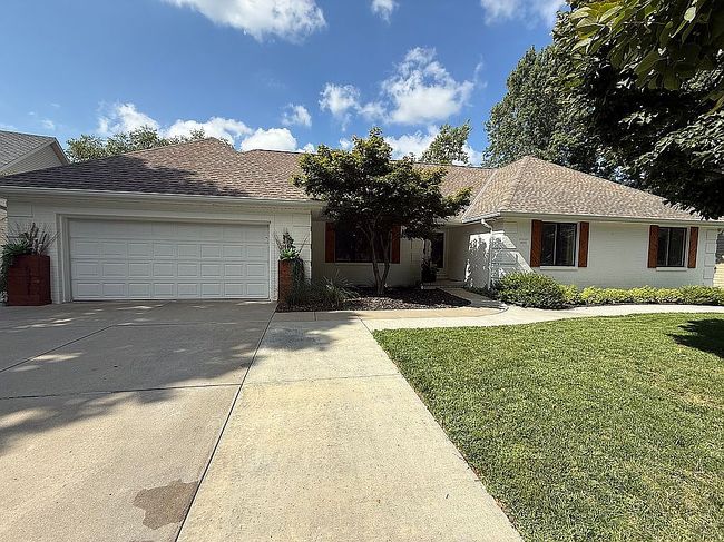 Photo of 6321 Woodstock Ave