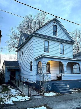 Additional photo 4 of property located at 218 Center St