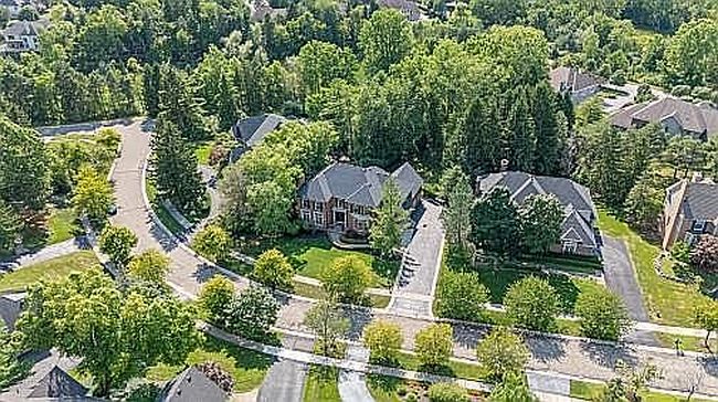 Photo of 6622 Crest Top Dr, West Bloomfield, MI