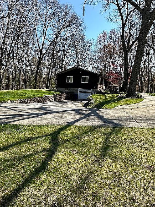 Photo of 813 E Brooks Rd, Midland, MI
