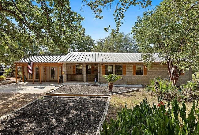 Photo of 296 Wolf Ln, La Vernia, TX