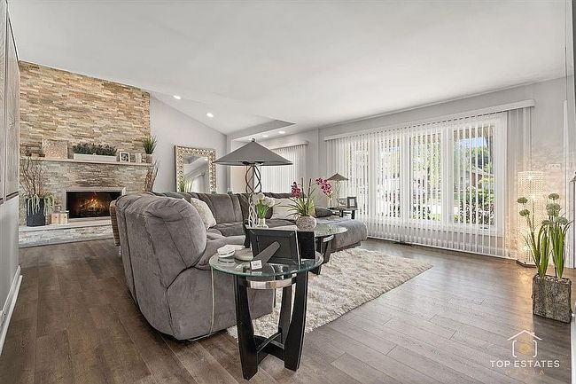 Photo of 1735 Highland Blvd, Hoffman Estates, IL