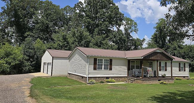 1879 Farmsville Rd, Wildersville, TN