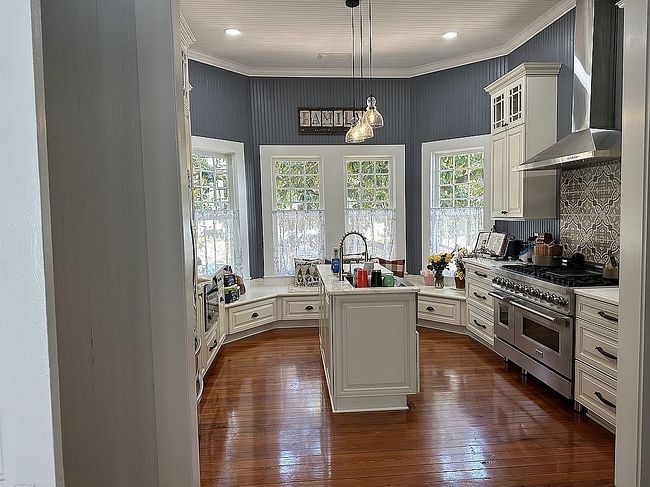 Photo of 528 Jackson Ave, Ocean Springs, MS