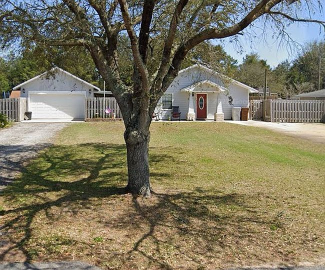 Photo of 1682 Oak Dr, Gulf Breeze, FL