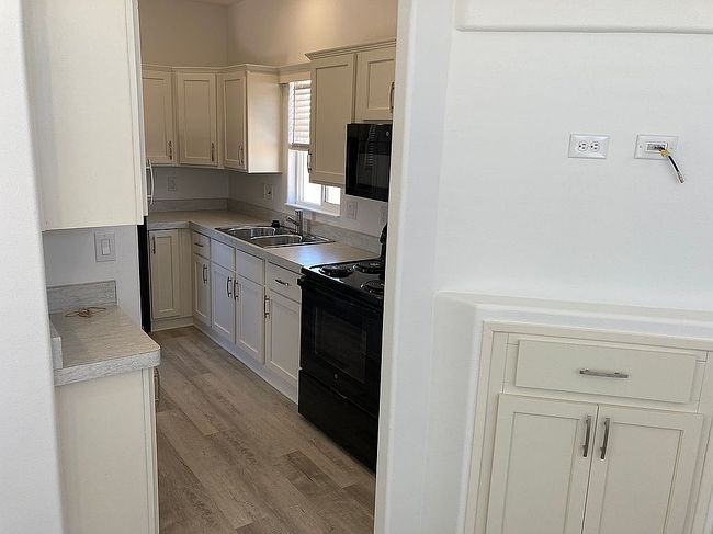 Additional photo 1 of property located at 1915 W Casa Del Rio Dr #143