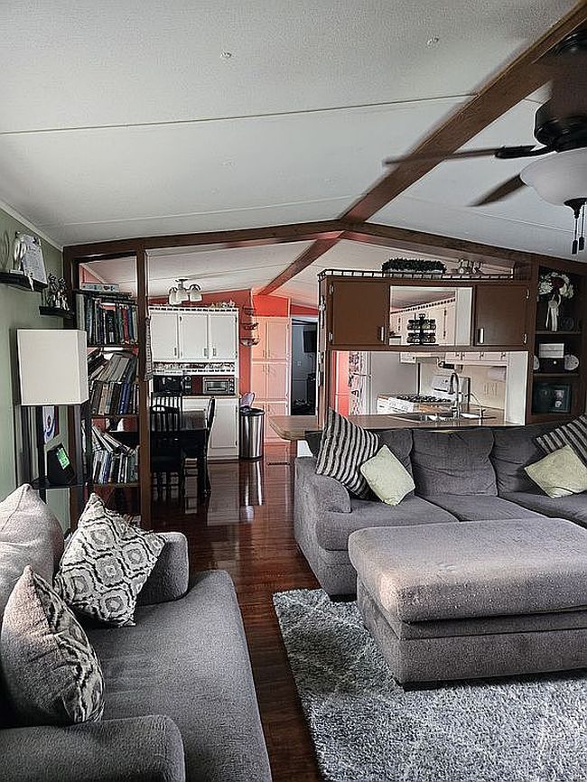 Image of 56 Emerald Cir S