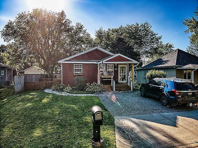 Photo of 210 S Russell St