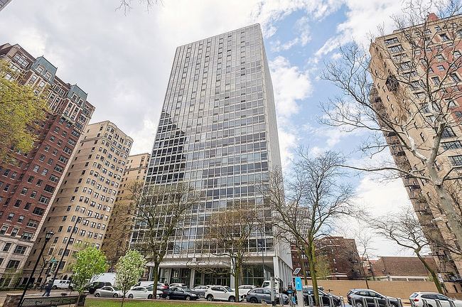 Preview of property located at 2400 N Lakeview Ave Apt 1108
