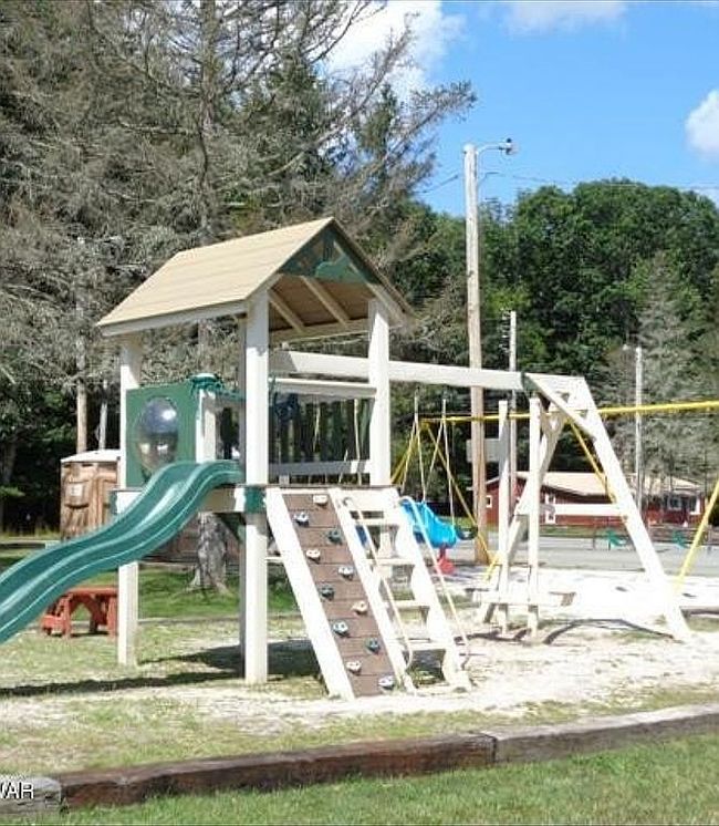 Photo of 49 Sunrise Trl, Hawley, PA