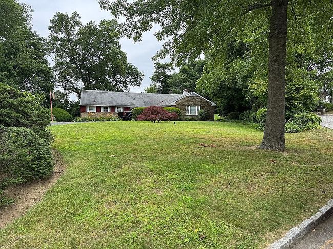 Photo of 14 Martin Ct, Great Neck, NY