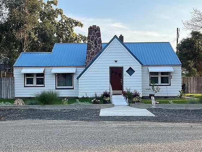 Photo of 307 Oregon St, Adrian, OR