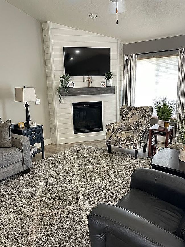 Photo of 10010 Bayern Ln, Johnston, IA