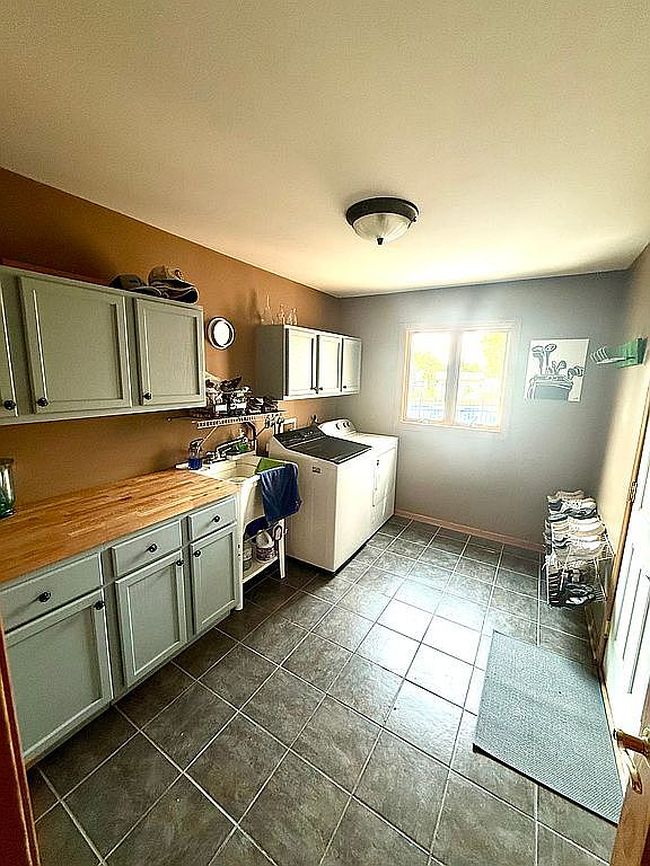 Image of 19427 Newport Dr