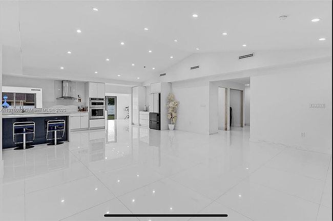 Photo of 2410 Sw 99th Ave, Miami, FL