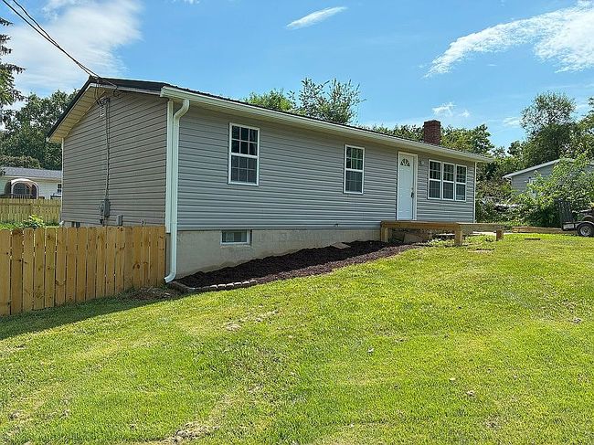 Photo of 585 Hanshew Ln, Martinsburg, WV