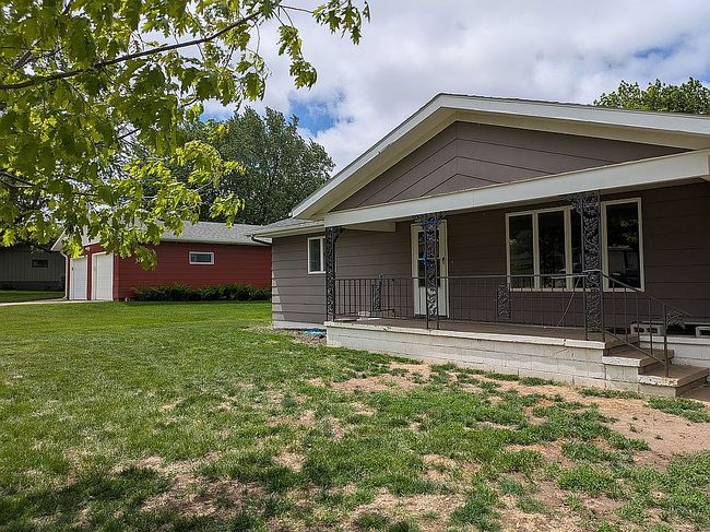 Photo of 821 Country Club Dr, Akron, IA