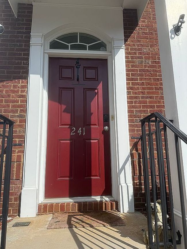 Photo of 241 Balaban Cir #241, Woodstock, GA