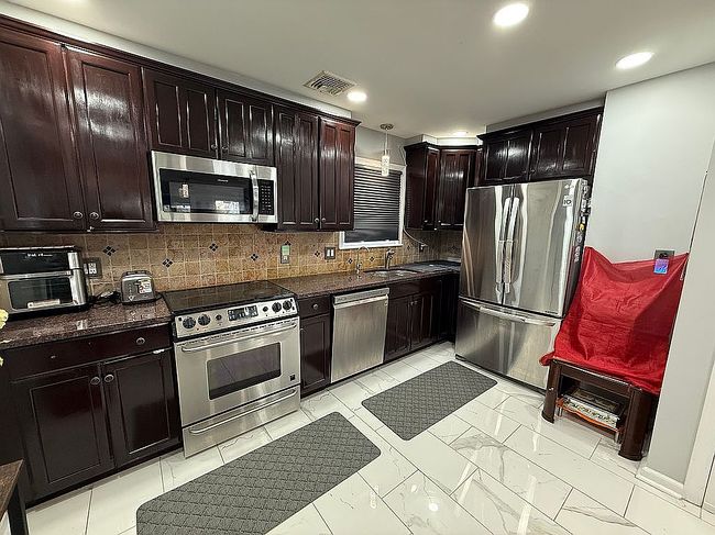Photo of 33 Warren Dr, Parsippany, NJ