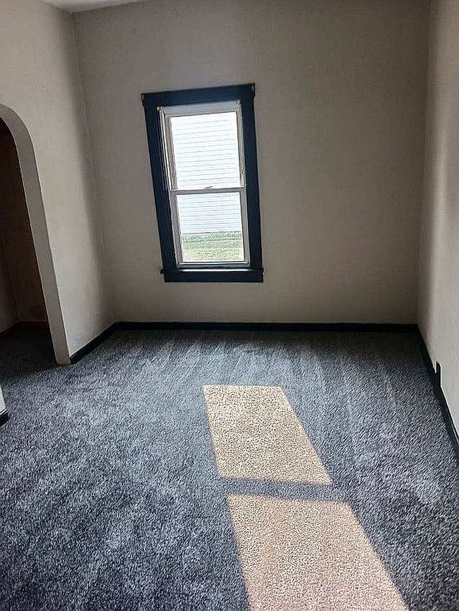 Photo of 105 Fulton St, Dunfermline, IL