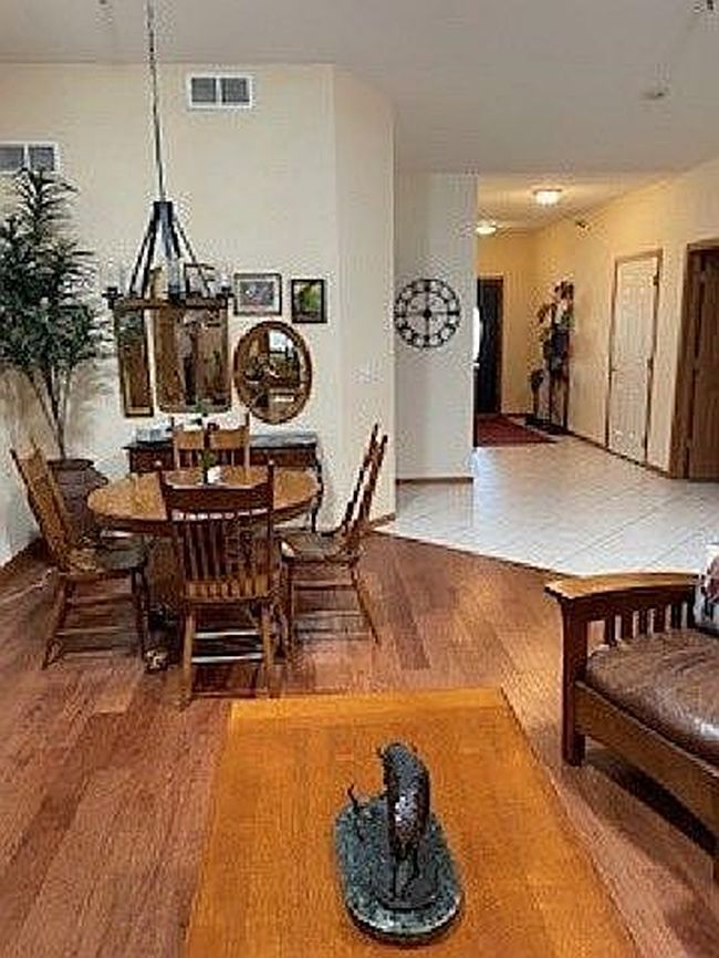 Photo of 1525 Bies Dr, Dubuque, IA