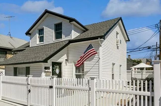 Photo of 108 Gain Ct, Brooklyn, NY
