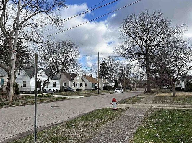Image of 1228 Crescent Dr