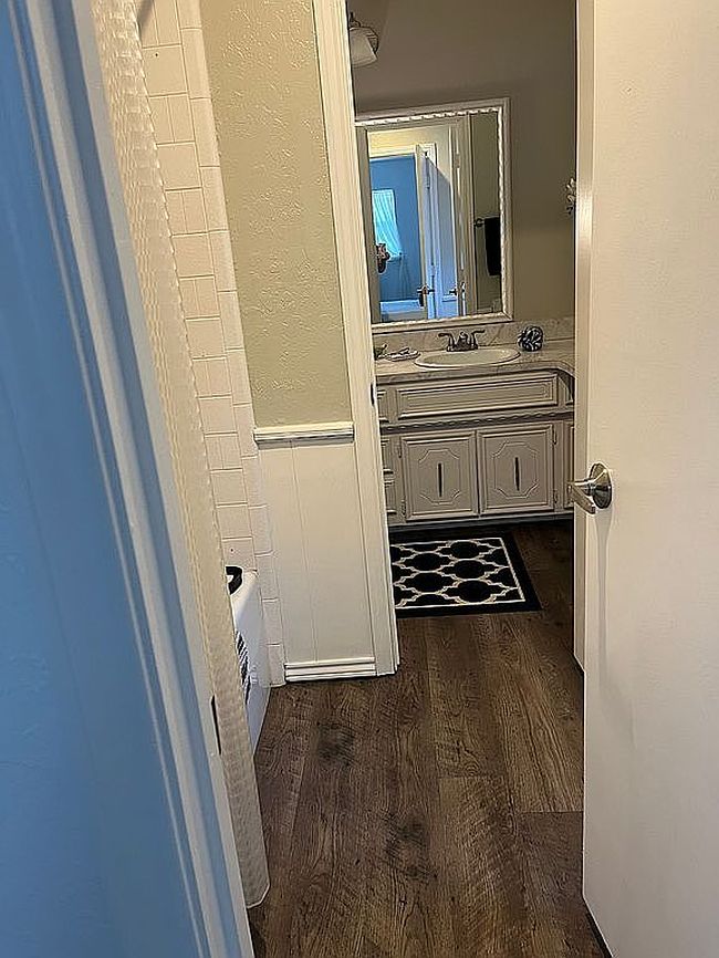 Additional photo 2 of property located at 5409 75th St