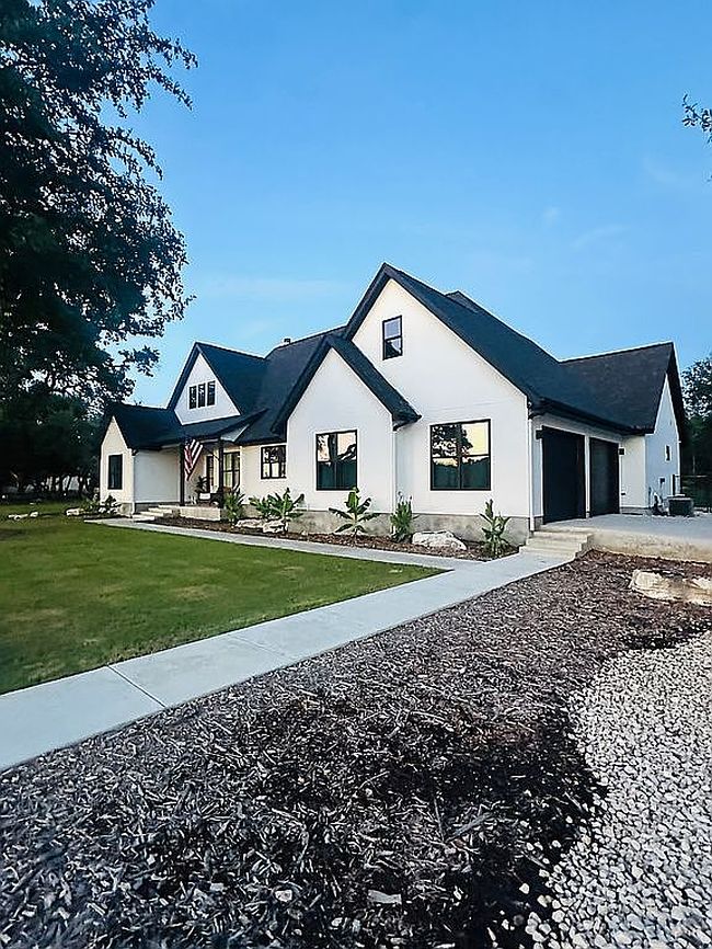 Photo of 2634 Beaver Ln, New Braunfels, TX