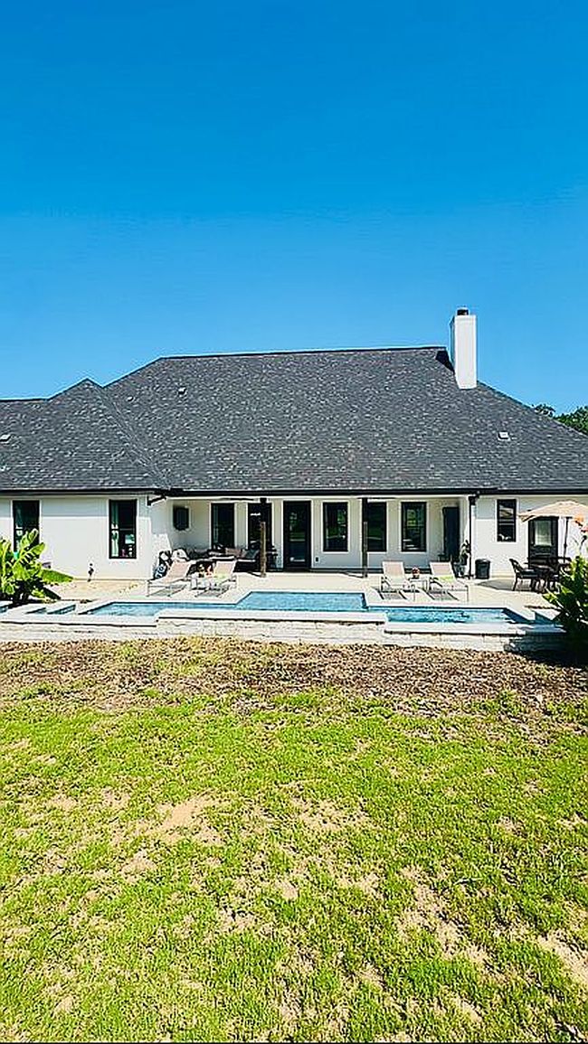 Photo of 2634 Beaver Ln, New Braunfels, TX