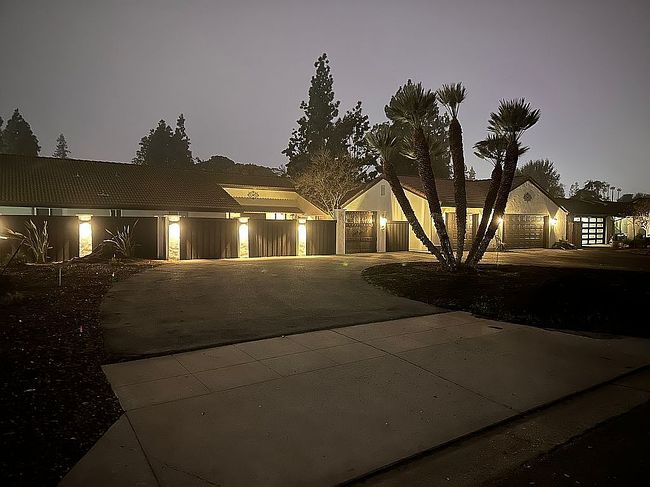 Image of 2465 W Escalon Ave