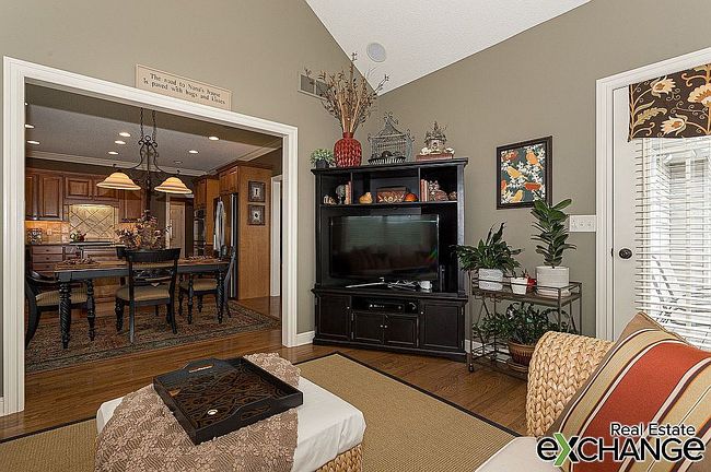 Photo of 8 Sandstone Ct, Le Claire, IA