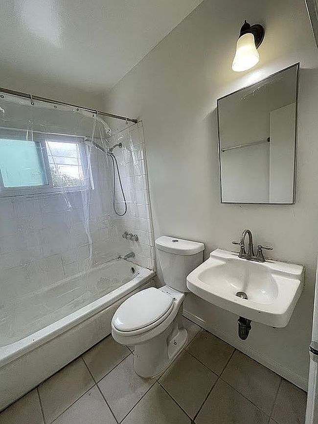 Photo of 2416 Stanford Ave
