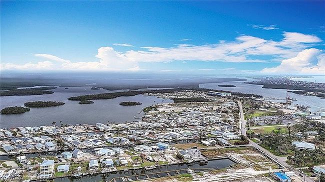 Photo of 850 Oak St, Fort Myers Beach, FL