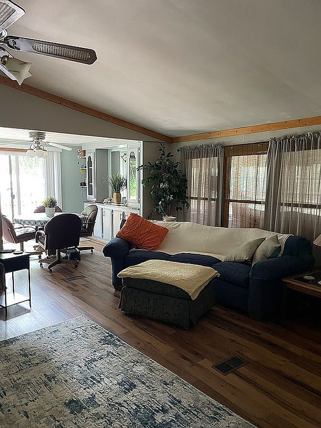 Photo of 39738 Hotita Dr, Bellevue, IA