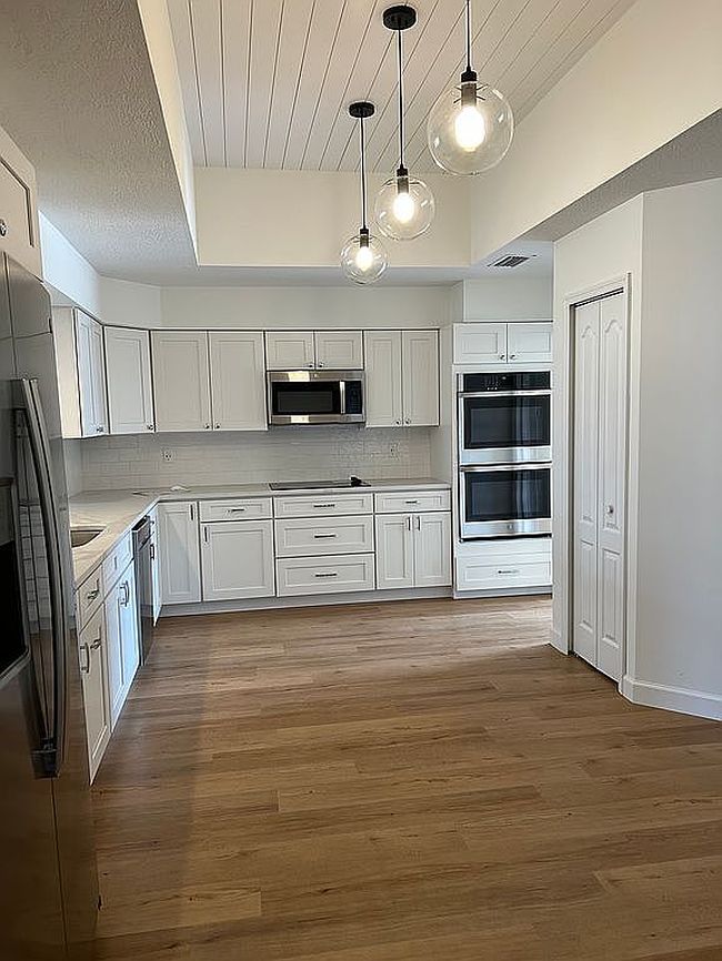 Additional photo 4 of property located at 15003 Laurel Cove Cir
