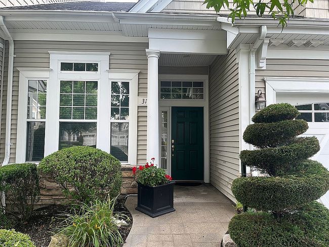 Photo of 31 Symphony Dr, Lake Grove, NY