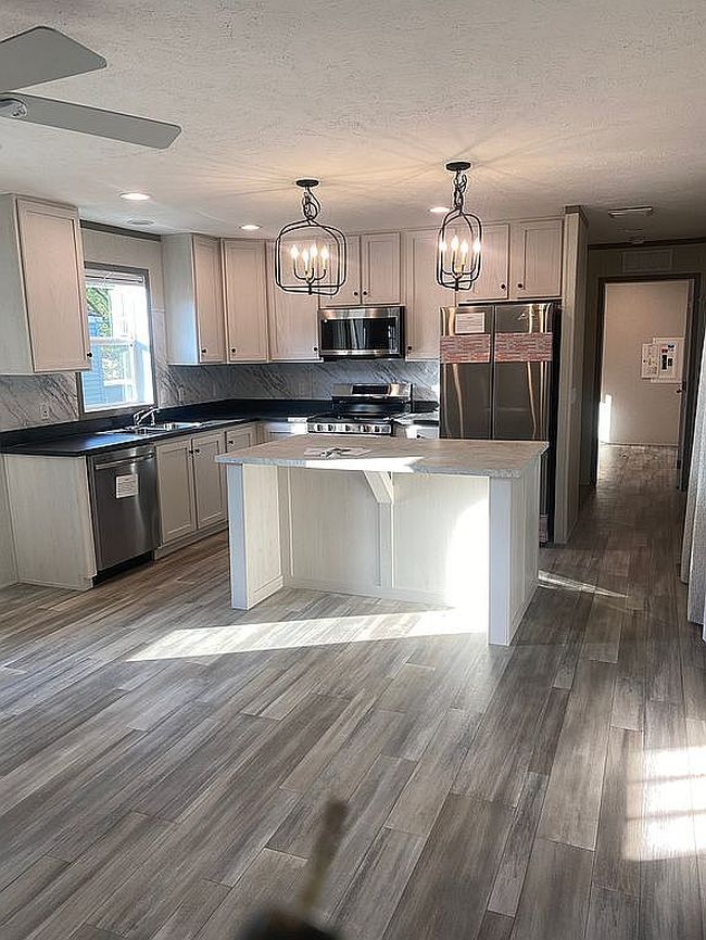 Image of 707 Larimore Cir
