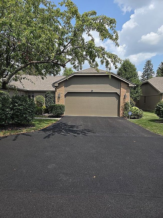 Photo of 23 Meadowpond Dr, Perrysburg, OH