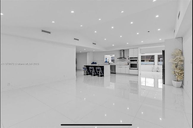 Photo of 2410 Sw 99th Ave, Miami, FL