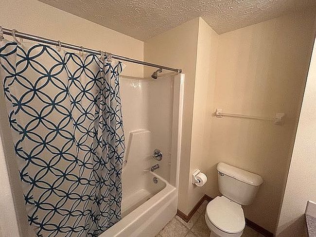 Photo of 9117 Valley View Dr, La Vista, NE