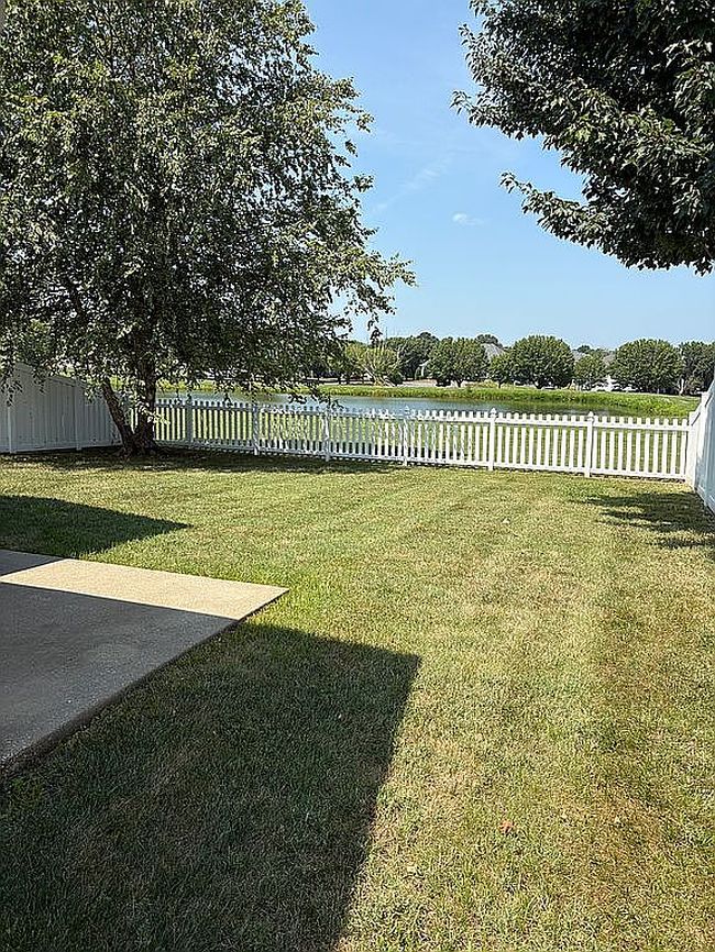 Additional photo 3 of property located at 2218 W Park Dr