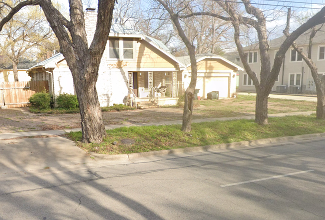 Additional photo 3 of property located at 1605 S Austin Ave