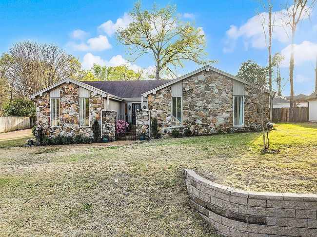 Preview of property located at 1551 Holly Hill Dr