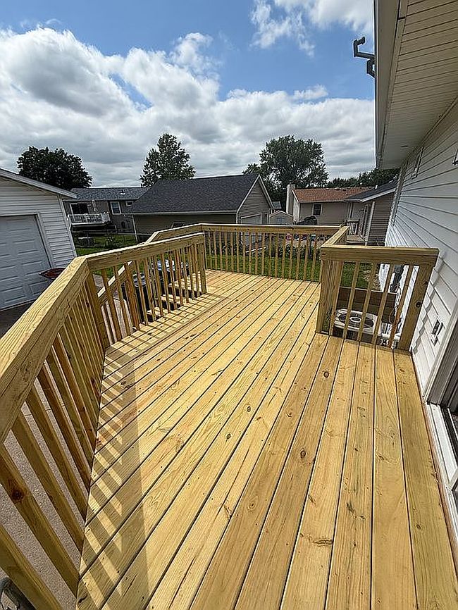Photo of 2605 Valley Dr, Davenport, IA