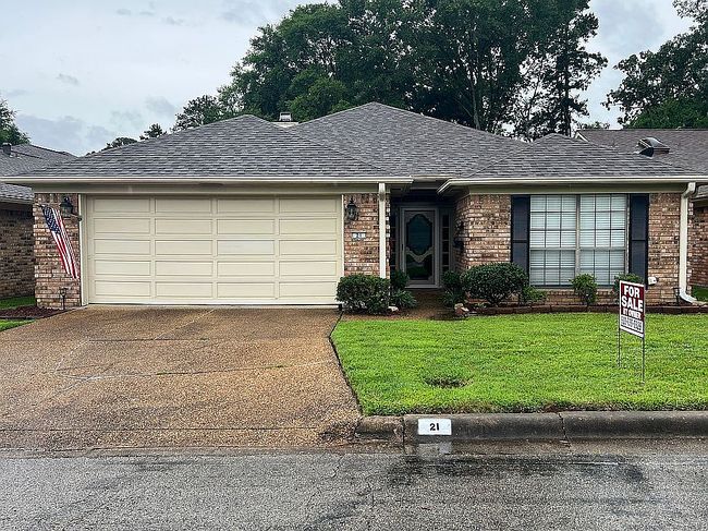 21 Pebble Creek Dr S, Longview, TX